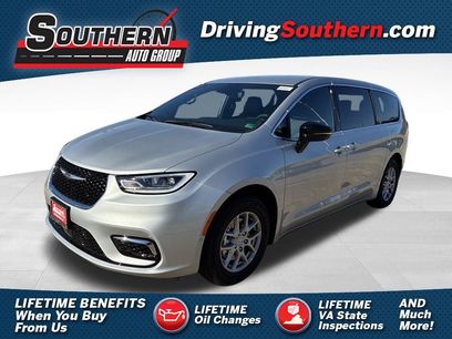 New 2026 Chrysler Pacifica Select