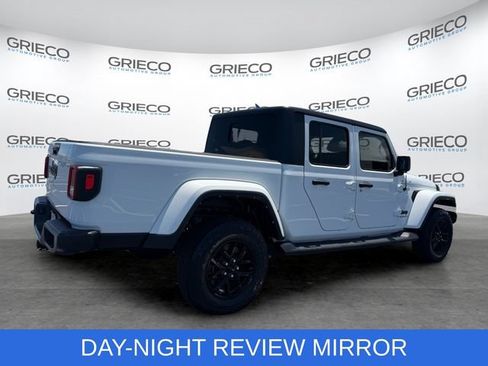 Used 2022 Jeep Gladiator Sport AWD/4WD image 7