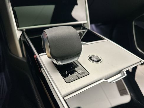 New 2026 Land Rover Range Rover Long Wheelbase SE image 12