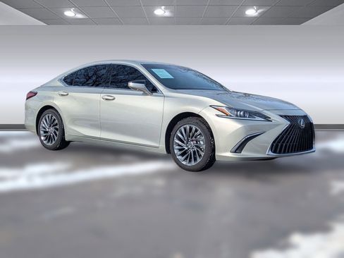 Certified 2025 Lexus ES 300h w/ Luxury Package image 7