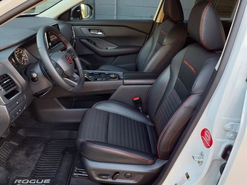 Certified 2025 Nissan Rogue SV image 13