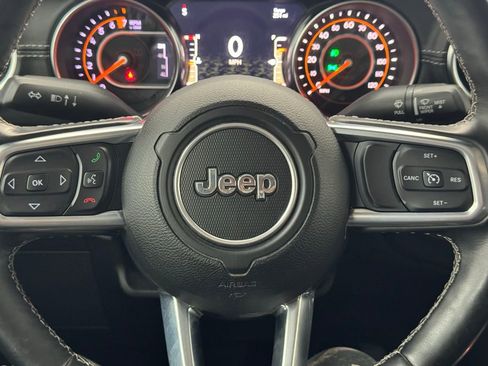 Used 2020 Jeep Gladiator Overland AWD/4WD image 19