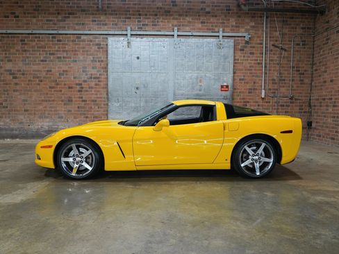 Used 2007 Chevrolet Corvette Coupe w/ Preferred Equipment Group RWD image 1