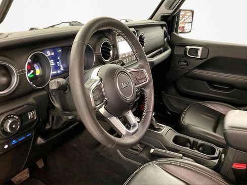 Used 2023 Jeep Wrangler Unlimited Sahara image 15