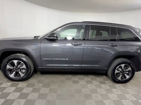 Used 2024 Jeep Grand Cherokee Limited 4xe w/ Trailer Tow Package AWD/4WD image 10