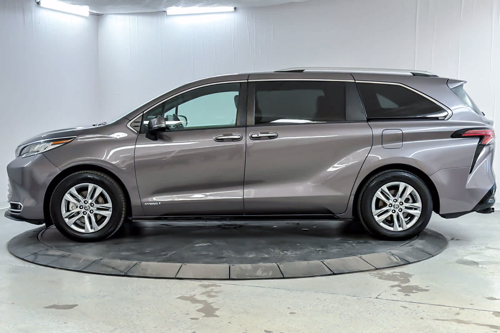 Used 2021 Toyota Sienna Limited AWD/4WD image 5