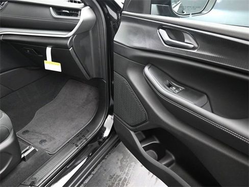 New 2025 Jeep Grand Cherokee Laredo image 24