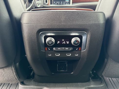 Used 2023 GMC Yukon XL Denali Ultimate image 16