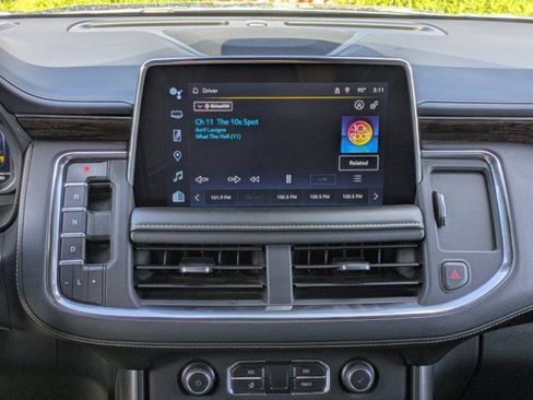 Used 2023 Chevrolet Suburban Premier AWD/4WD image 17
