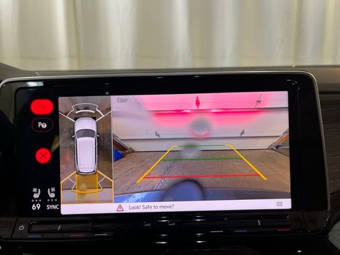 Used 2025 Volkswagen Atlas SEL Premium R-Line AWD/4WD image 18