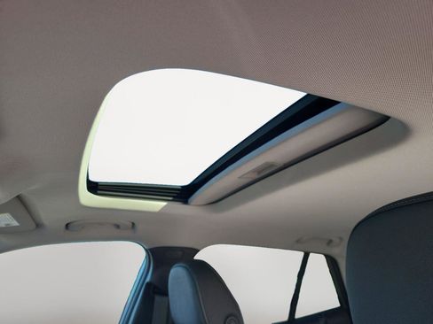 New 2026 Chevrolet Trax LT w/ Sunroof Package image 18