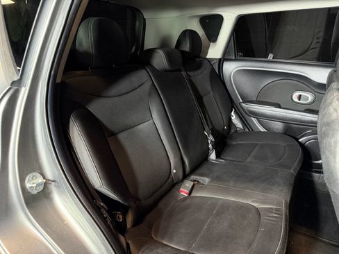 Used 2016 Kia Soul FWD image 16