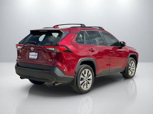 Used 2021 Toyota RAV4 XLE Premium image 5