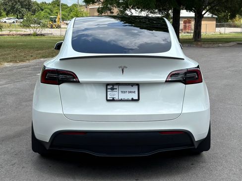 Used 2024 Tesla Model Y Long Range RWD image 5