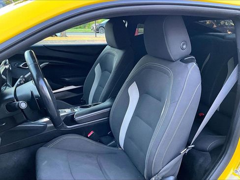 Used 2018 Chevrolet Camaro LT w/ Technology Package RWD image 22