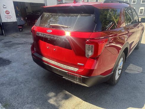 Used 2020 Ford Explorer XLT w/ Equipment Group 202A AWD/4WD image 8