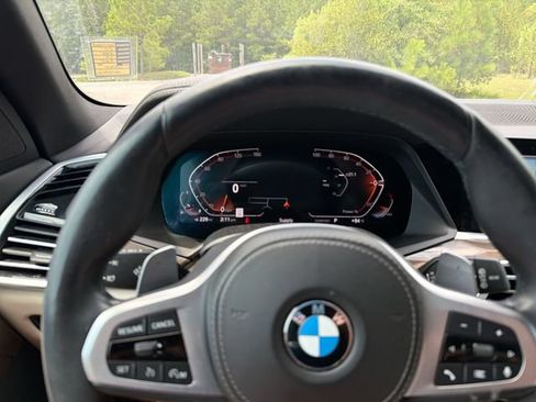 Used 2022 BMW X5 xDrive40i w/ M Sport Package AWD/4WD image 17