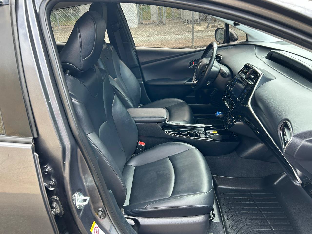Used 2019 Toyota Prius XLE AWD/4WD image 17
