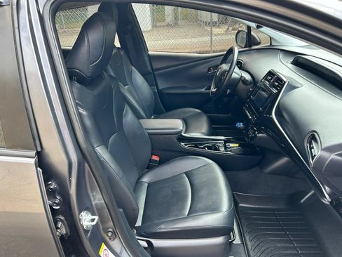 Used 2019 Toyota Prius XLE AWD/4WD image 17