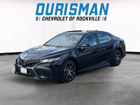 Used 2023 Toyota Camry SE w/ Cold Weather Package FWD image 2