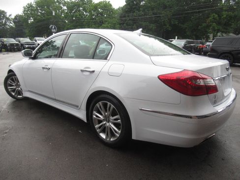 Used 2014 Hyundai Genesis 3.8 RWD image 13