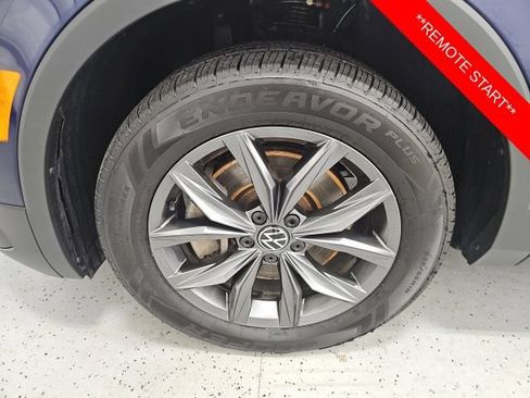 Used 2023 Volkswagen Tiguan SE w/ Panoramic Sunroof Package AWD/4WD image 9