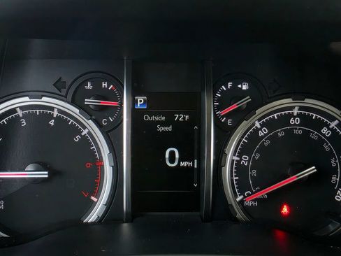 Used 2021 Toyota 4Runner TRD Off-Road Premium w/ Moonroof Package AWD/4WD image 29