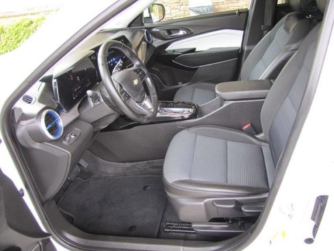 Used 2025 Chevrolet Trax LT w/ Driver Confidence Package FWD image 12