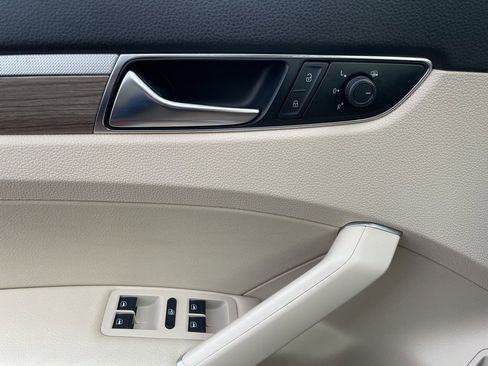 Used 2018 Volkswagen Passat 2.0T SE image 21