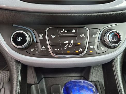 Used 2018 Chevrolet Volt LT w/ Comfort Package FWD image 21