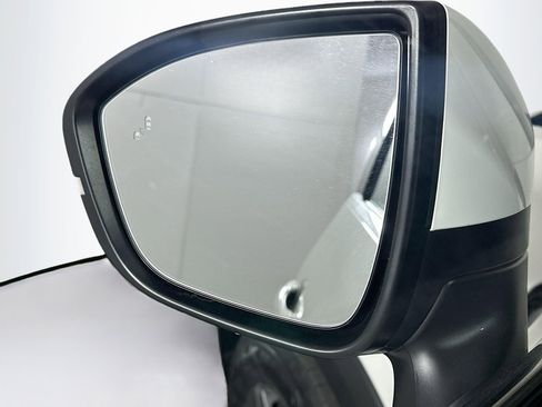 Used 2025 Nissan Pathfinder SV image 16