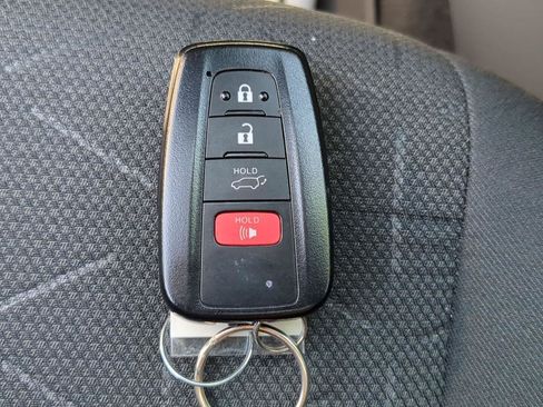 Used 2021 Toyota RAV4 XLE w/ Convenience Package AWD/4WD image 20