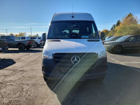 Used 2025 Mercedes-Benz Sprinter 2500 image 27