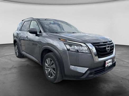 Used 2025 Nissan Pathfinder SV AWD/4WD image 6