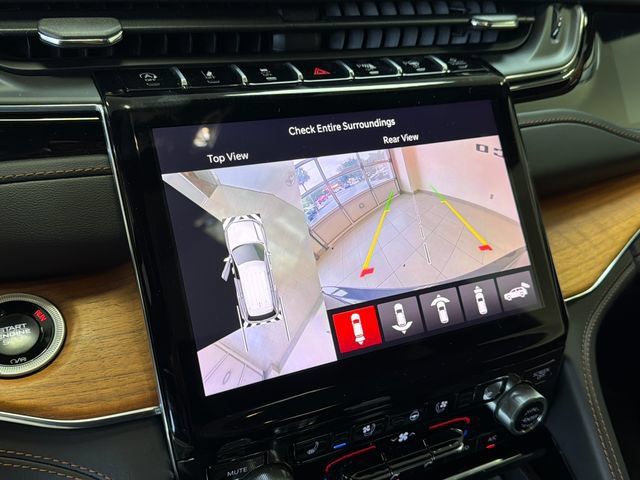 Used 2025 Jeep Grand Cherokee Summit AWD/4WD image 24