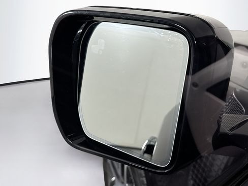 Used 2024 Land Rover Defender 110 X-Dynamic SE AWD/4WD image 16