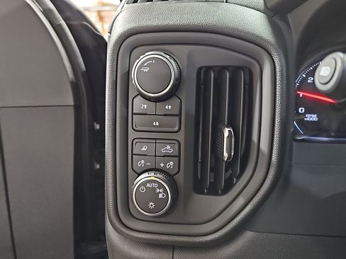 Used 2024 Chevrolet Silverado 2500 Custom w/ Custom Value Package image 30