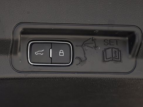 Used 2025 Ford Explorer Platinum AWD/4WD image 16