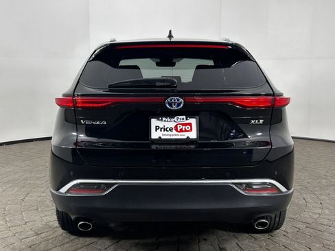 Used 2023 Toyota Venza XLE AWD/4WD image 6