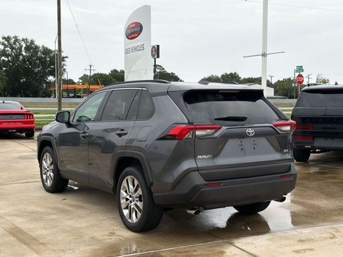 Used 2021 Toyota RAV4 XLE Premium FWD image 3