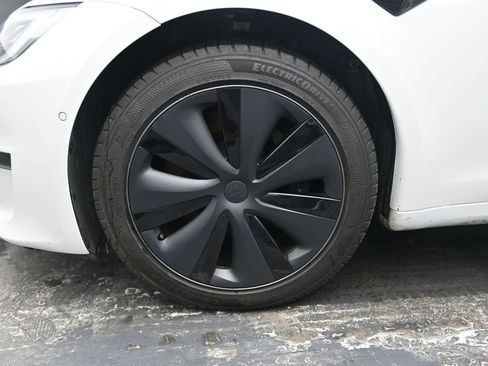 Used 2021 Tesla Model S Plaid image 13