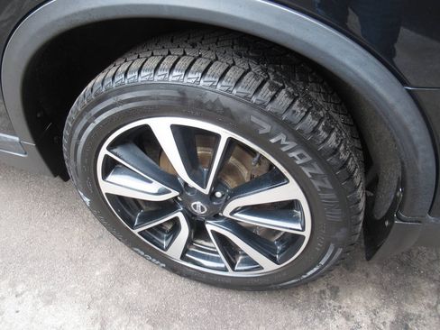 Used 2018 Nissan Rogue AWD image 16