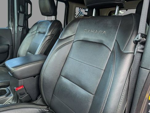 Used 2020 Jeep Wrangler Unlimited Sahara AWD/4WD image 19