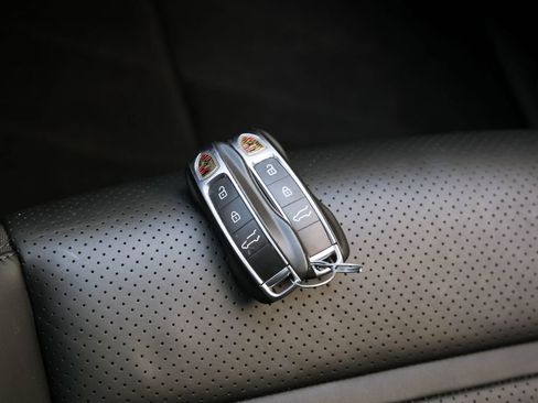 Used 2021 Porsche Cayenne Coupe image 8