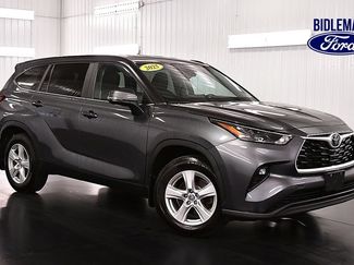 Used 2023 Toyota Highlander LE AWD/4WD video 1