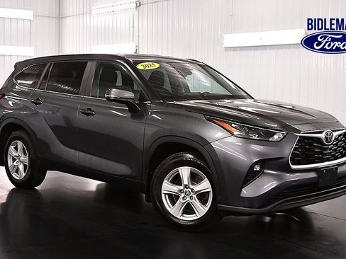 Used 2023 Toyota Highlander LE AWD/4WD image 1