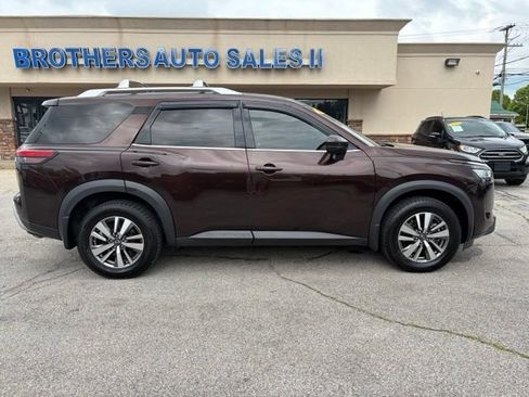 Used 2022 Nissan Pathfinder SL AWD/4WD image 10