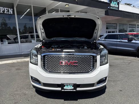 Used 2017 GMC Yukon XL Denali AWD/4WD image 11