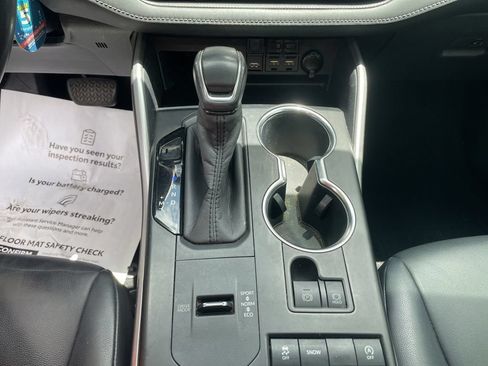 Used 2020 Toyota Highlander XLE FWD image 20