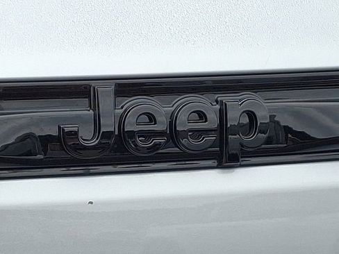 New 2025 Jeep Grand Cherokee Summit w/ Obsidian Package image 10